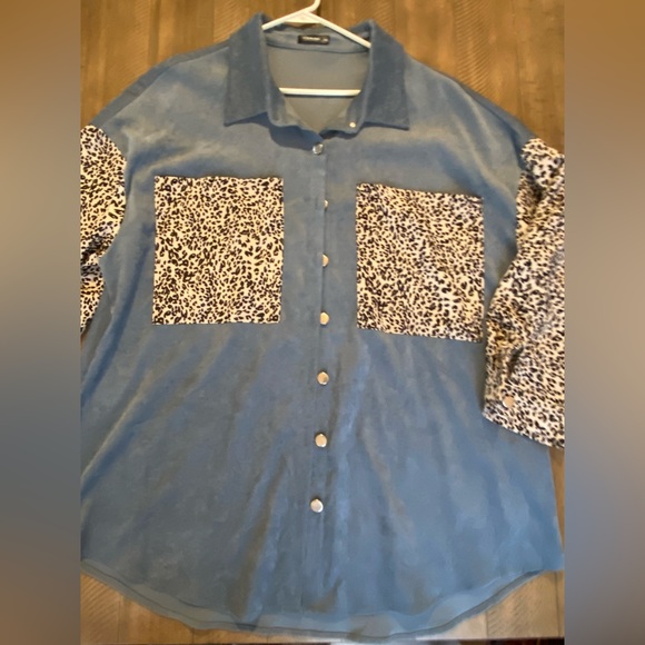 SHEIN curve button shirt, very thin, corduroy material - Picture 1 of 1